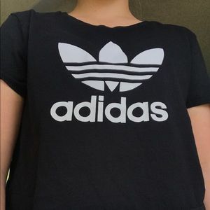 Cropped adidas T-shirt